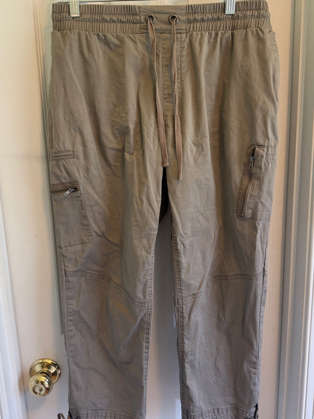 Women’s Cato Cargo Capri Pants in Khaki